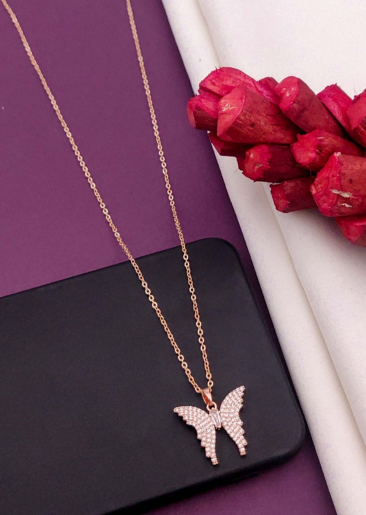 Elegant Gold-Tone Bird Pendant Necklace – Sparkling Fashion Jewelry (PND)